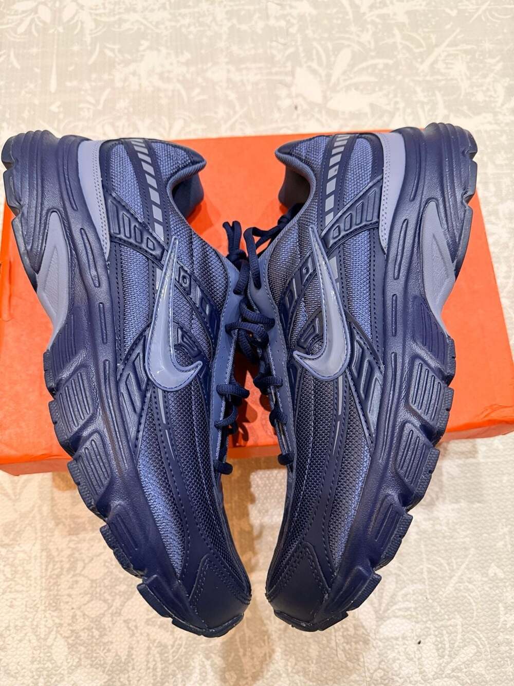 Nike Initiator Men’s Running Shoes Midnight Navy Size 12 NEW IN BOX - Picture 4 of 8